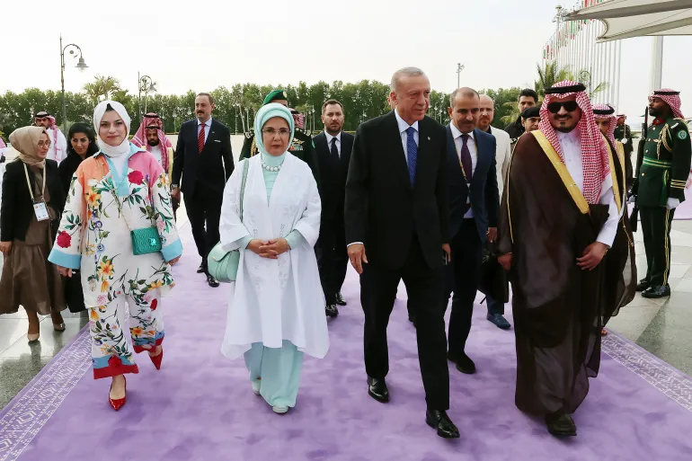 أردوغان يصل السعودية في مستهل جولة خليجية تشمل قطر والإمارات